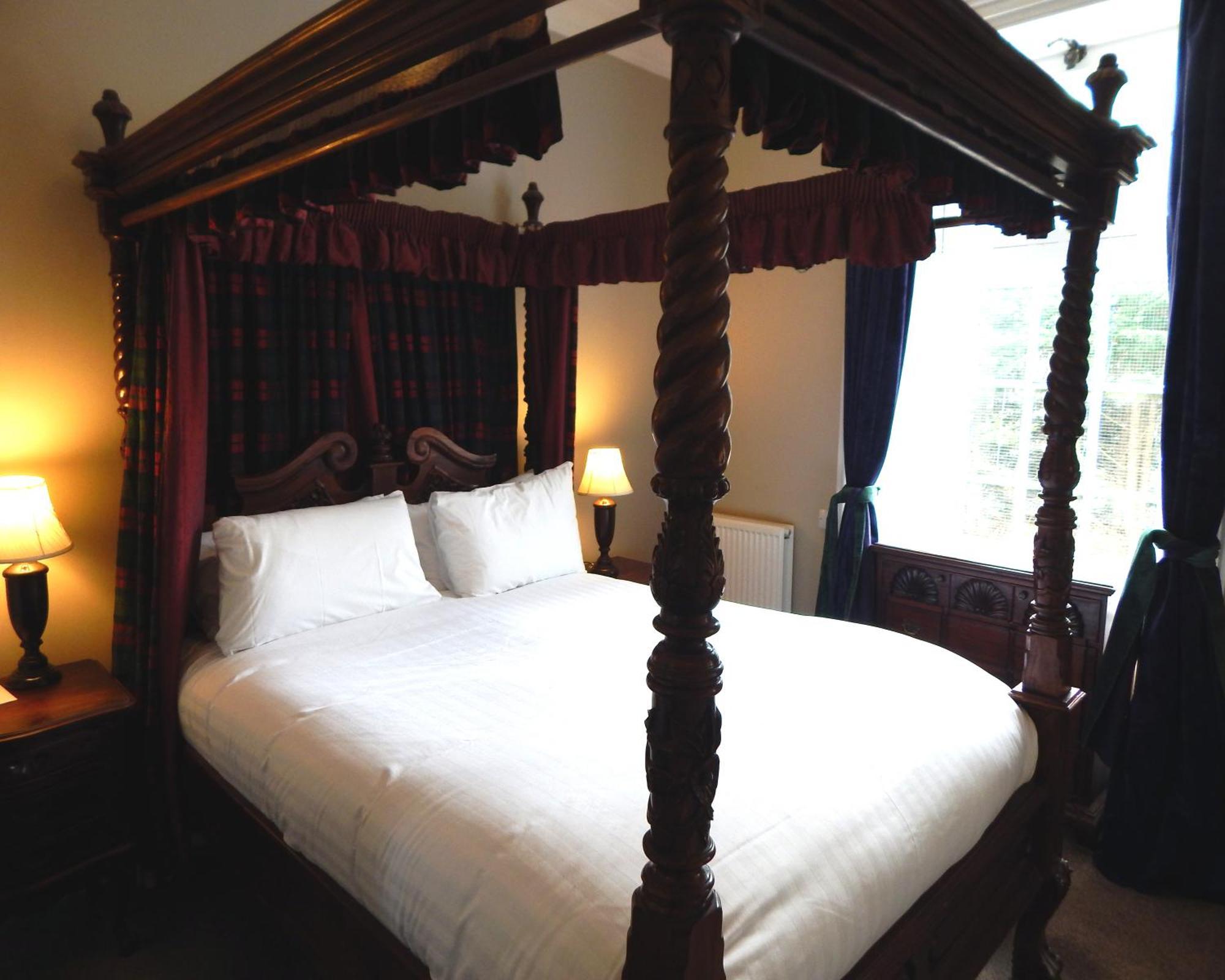 Four Poster Room
