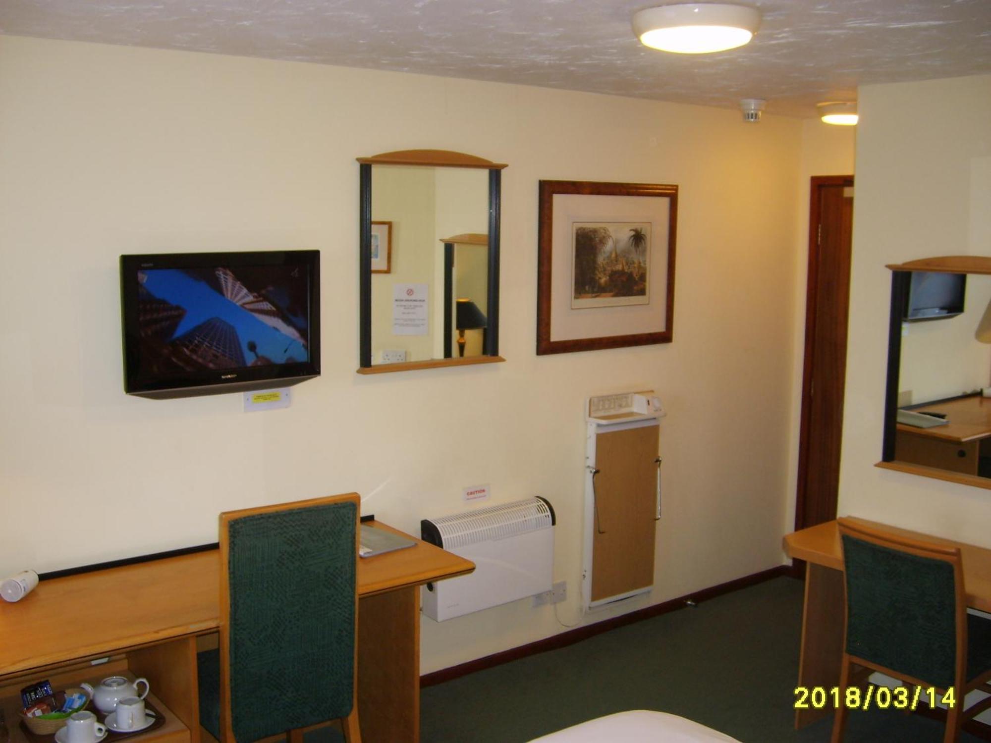 Family Room,1124811573:JPEG