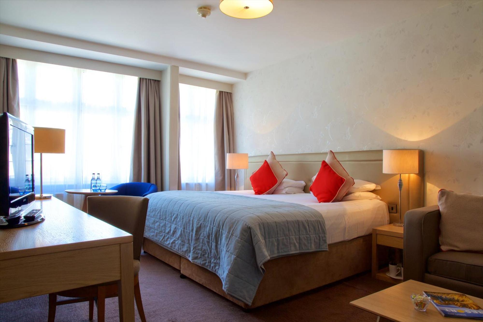 Family Room with Double and Single Beds,1208905729:JPEG