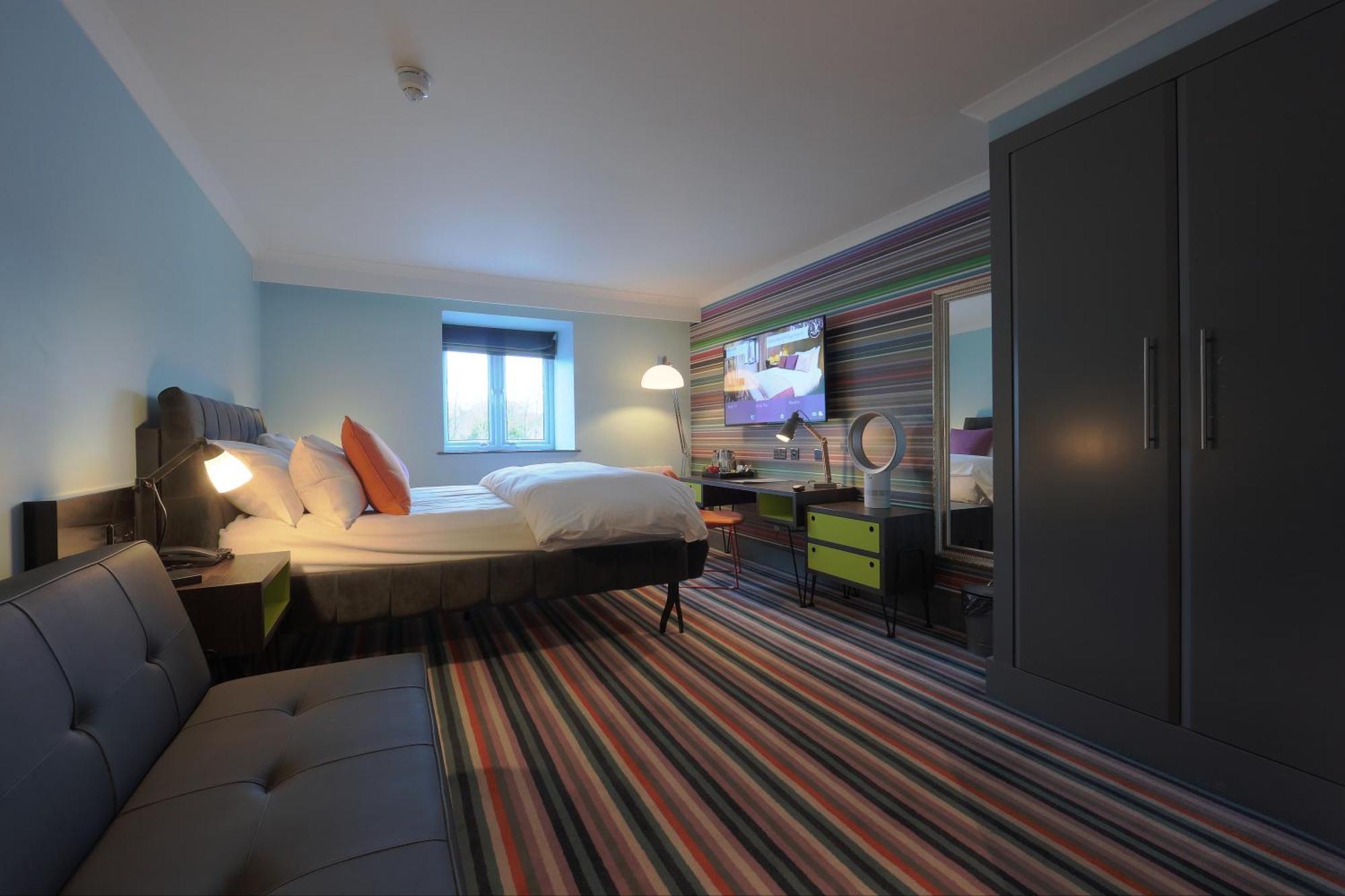Family Room,1160561439:JPEG