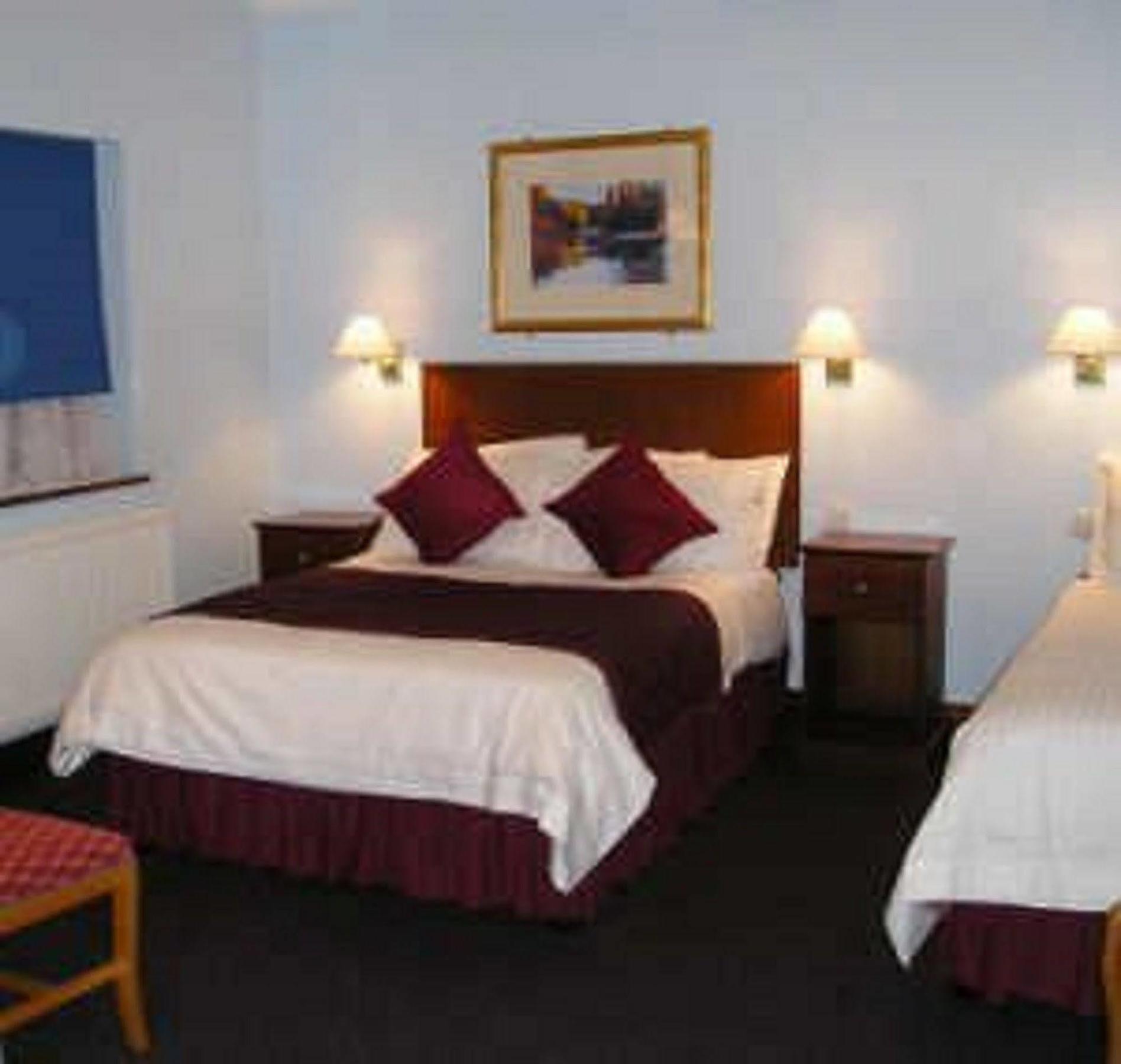 Family Room (2 Adults + 2 Children)