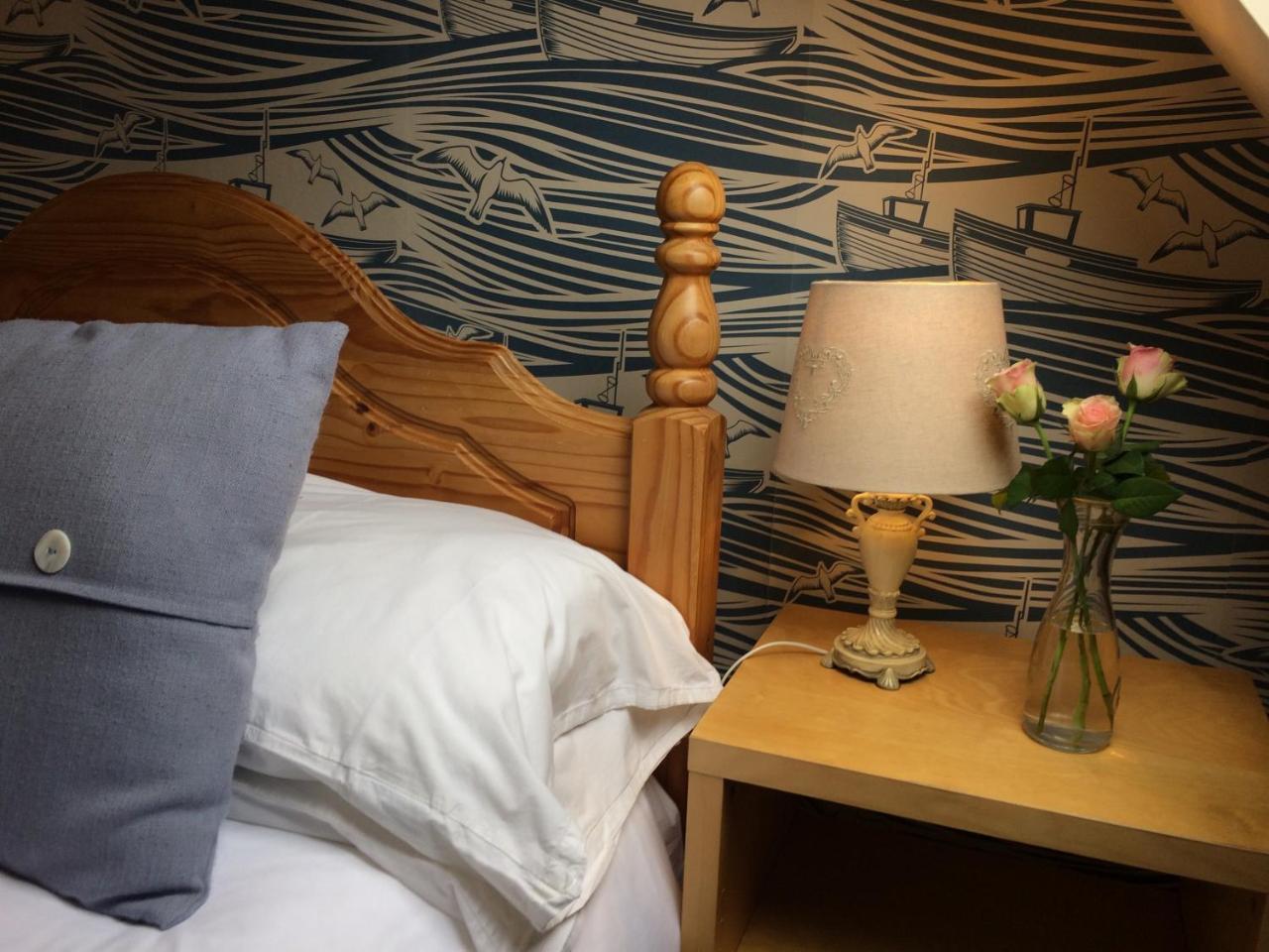 Double Room with Private External Bathroom,722172331:JPEG