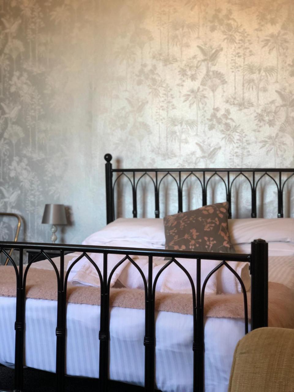 Large Double Room,727054159:JPEG