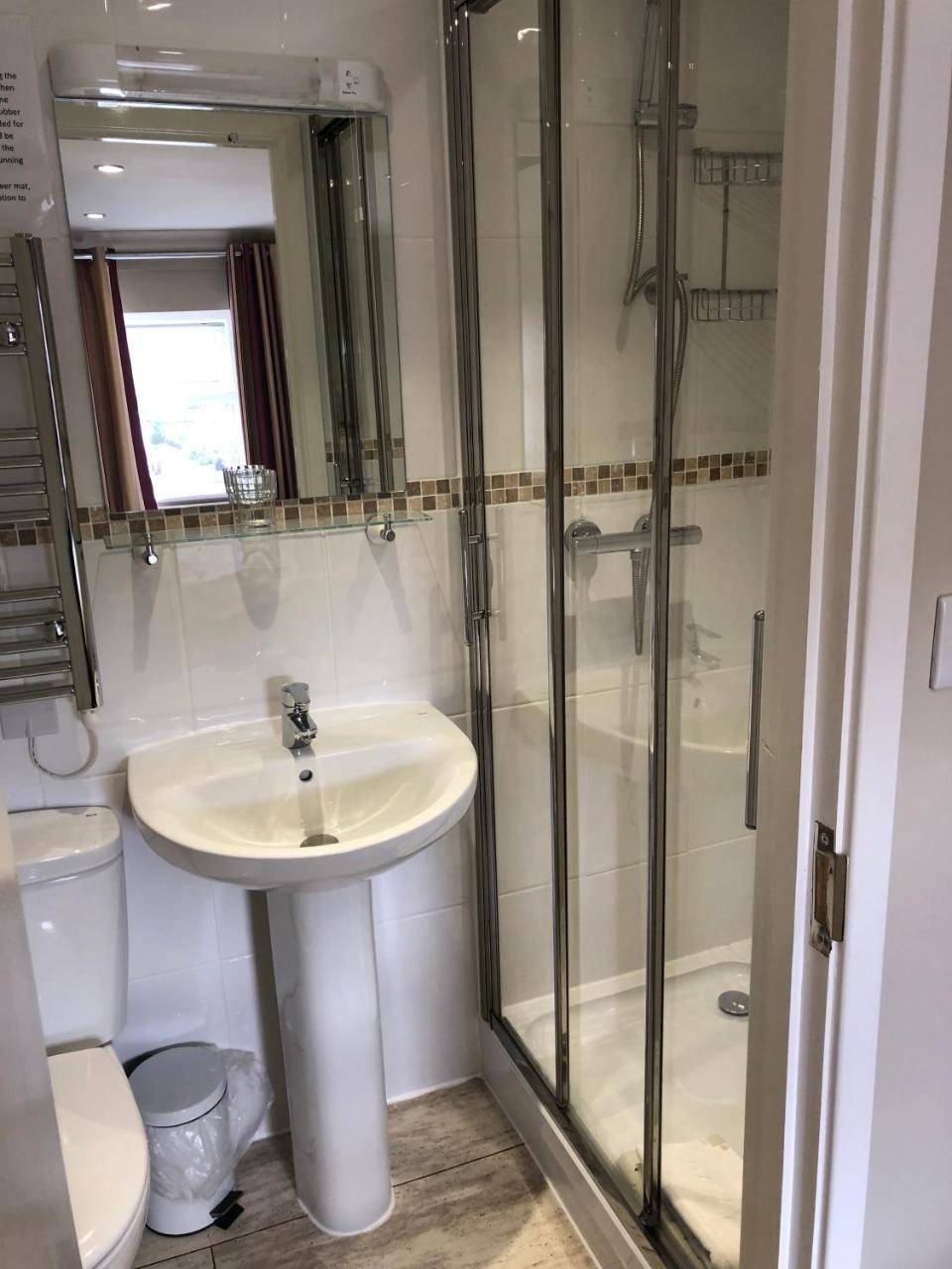 Refurbished Single Room,727826332:JPEG