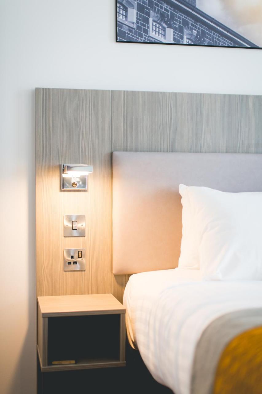 Deluxe Double and Single Room,728251660:JPEG