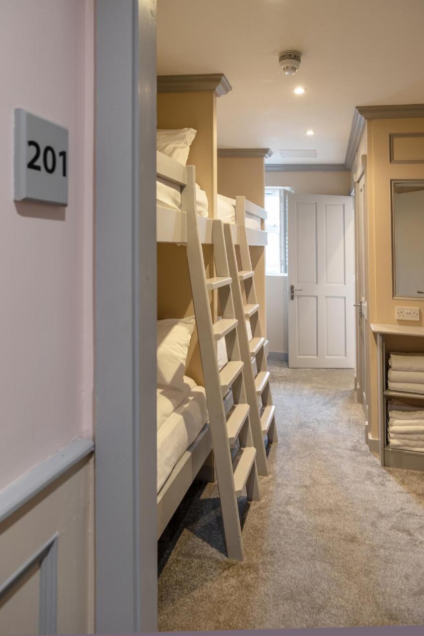 6 Bed Group Room,663843036:JPEG
