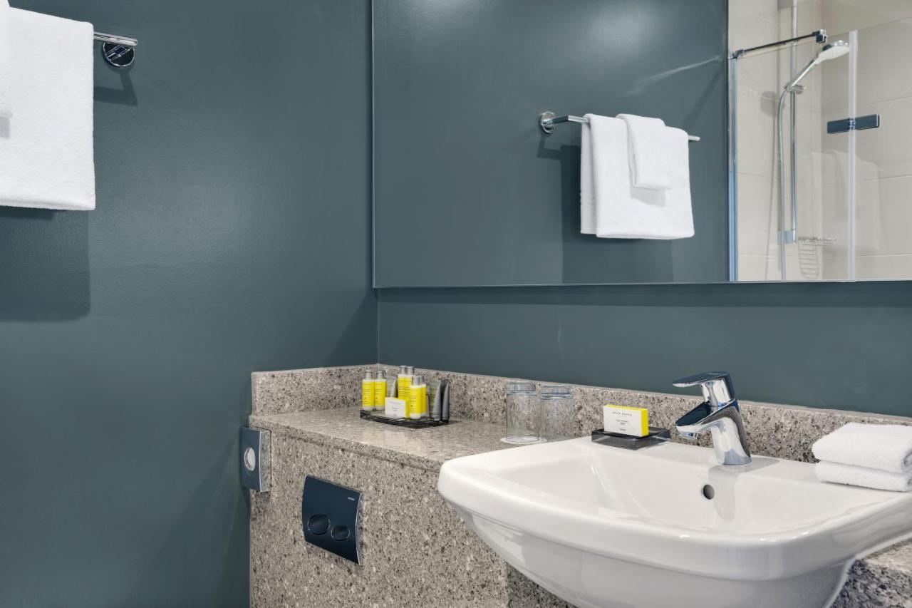 Deluxe Double Room with Two Double Beds,945171400:JPEG