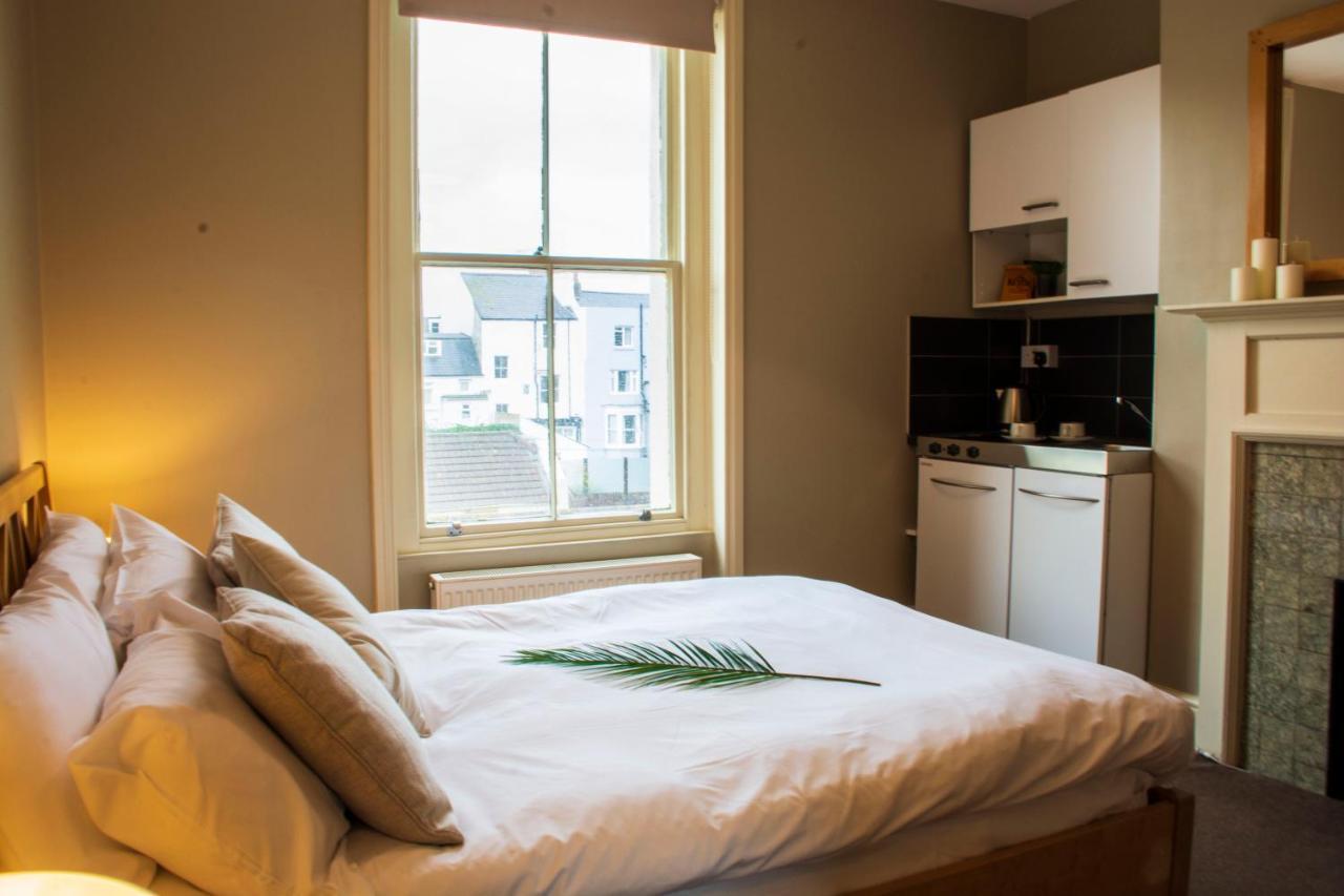 Small Double Room,742820599:JPEG