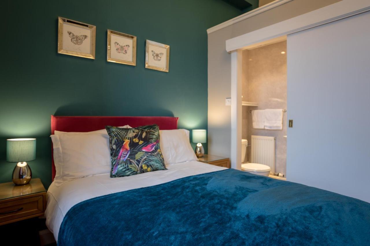 Double Room with Private Bathroom,744126106:JPEG