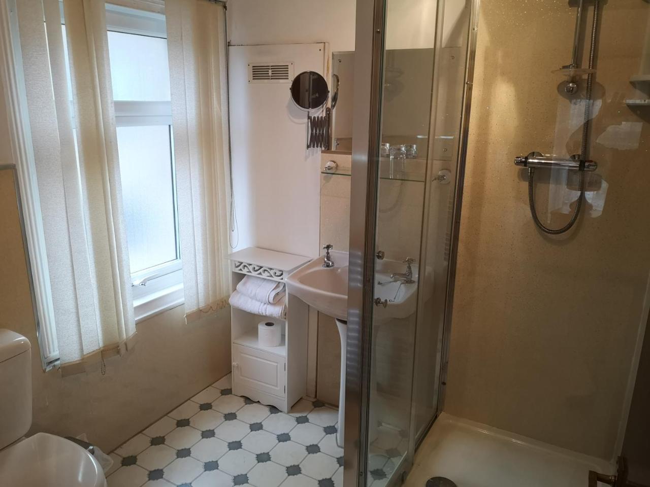 Family Room,744711037:JPEG