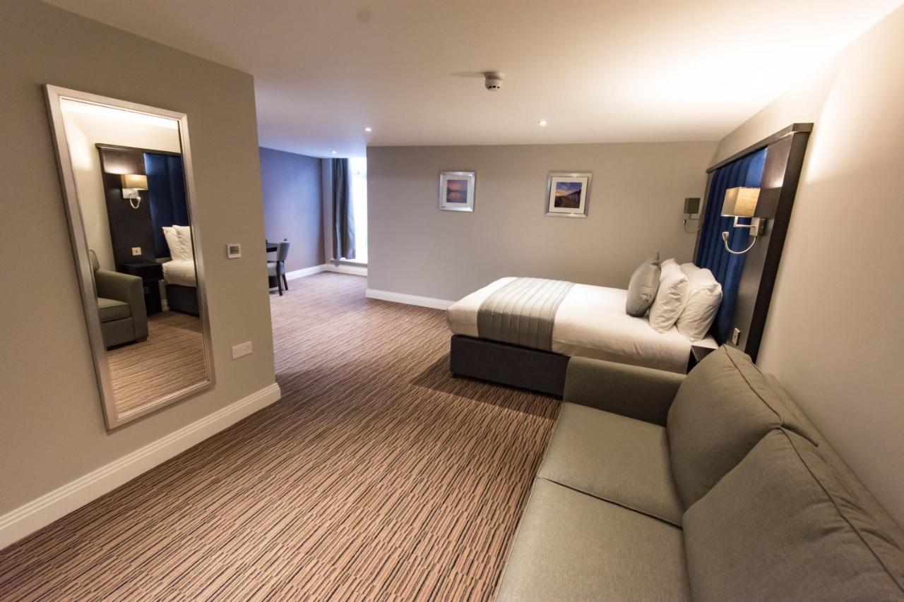 Family Room,757160824:JPEG