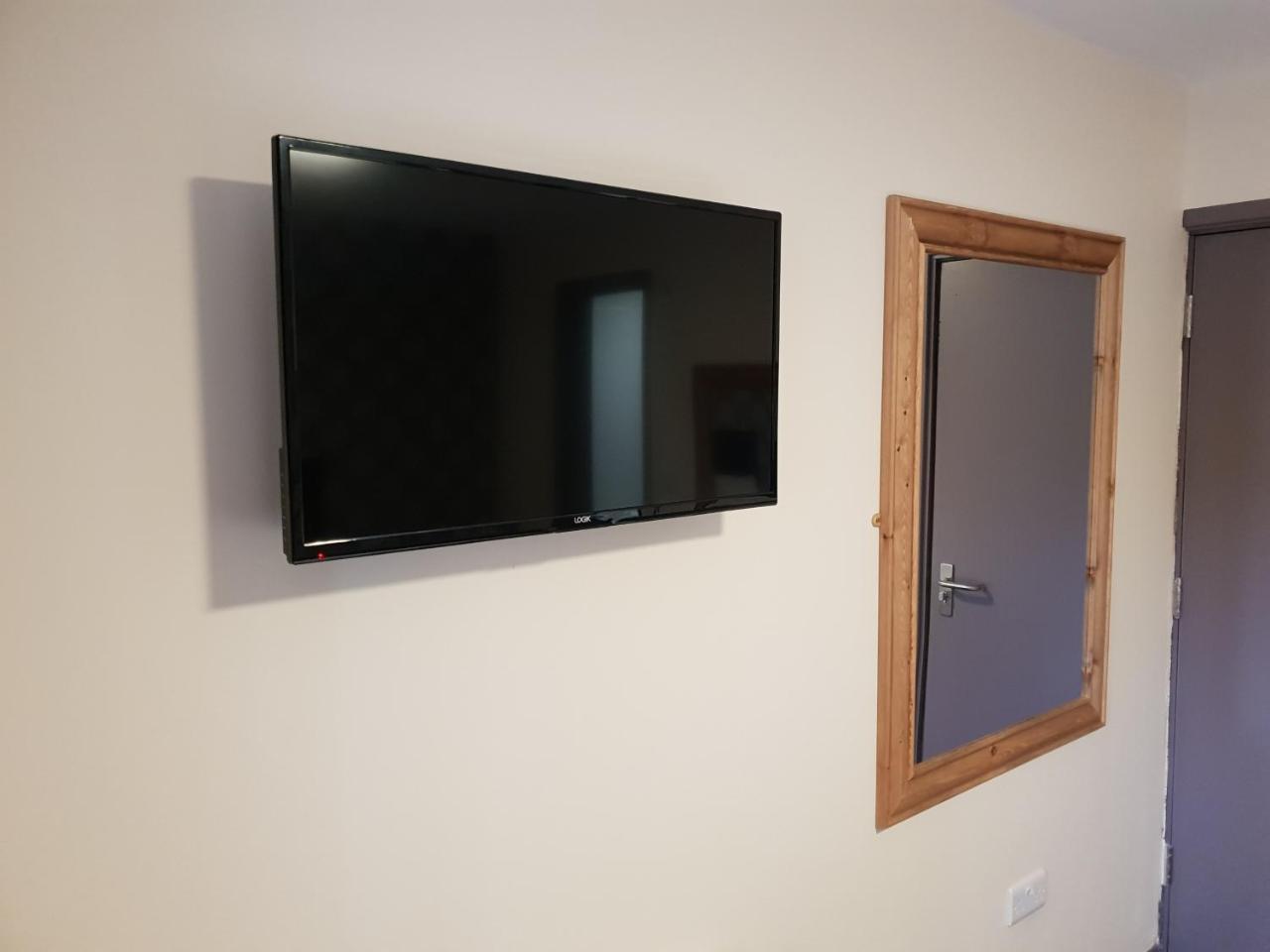 Family Room,759405224:JPEG