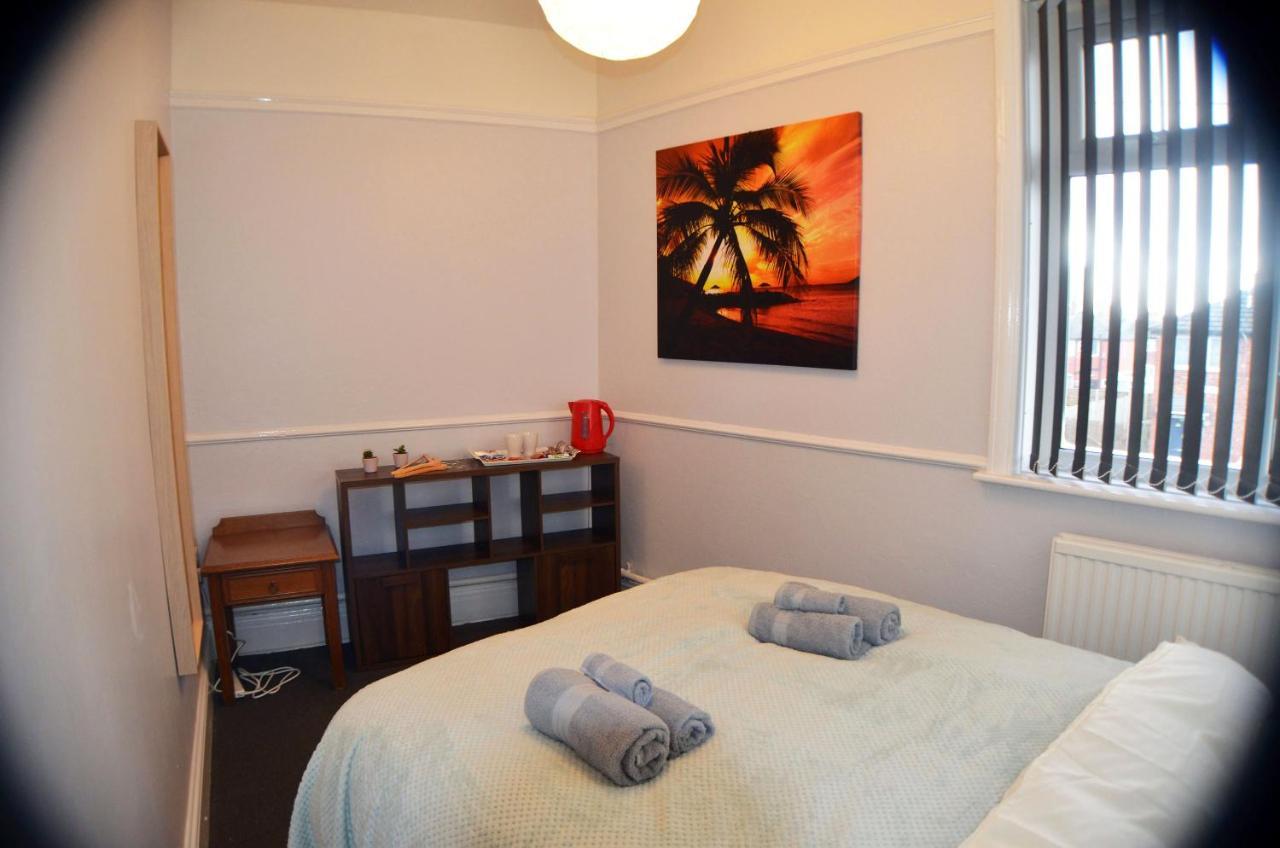 Budget Double Room with Shared Bathroom,761255852:JPEG