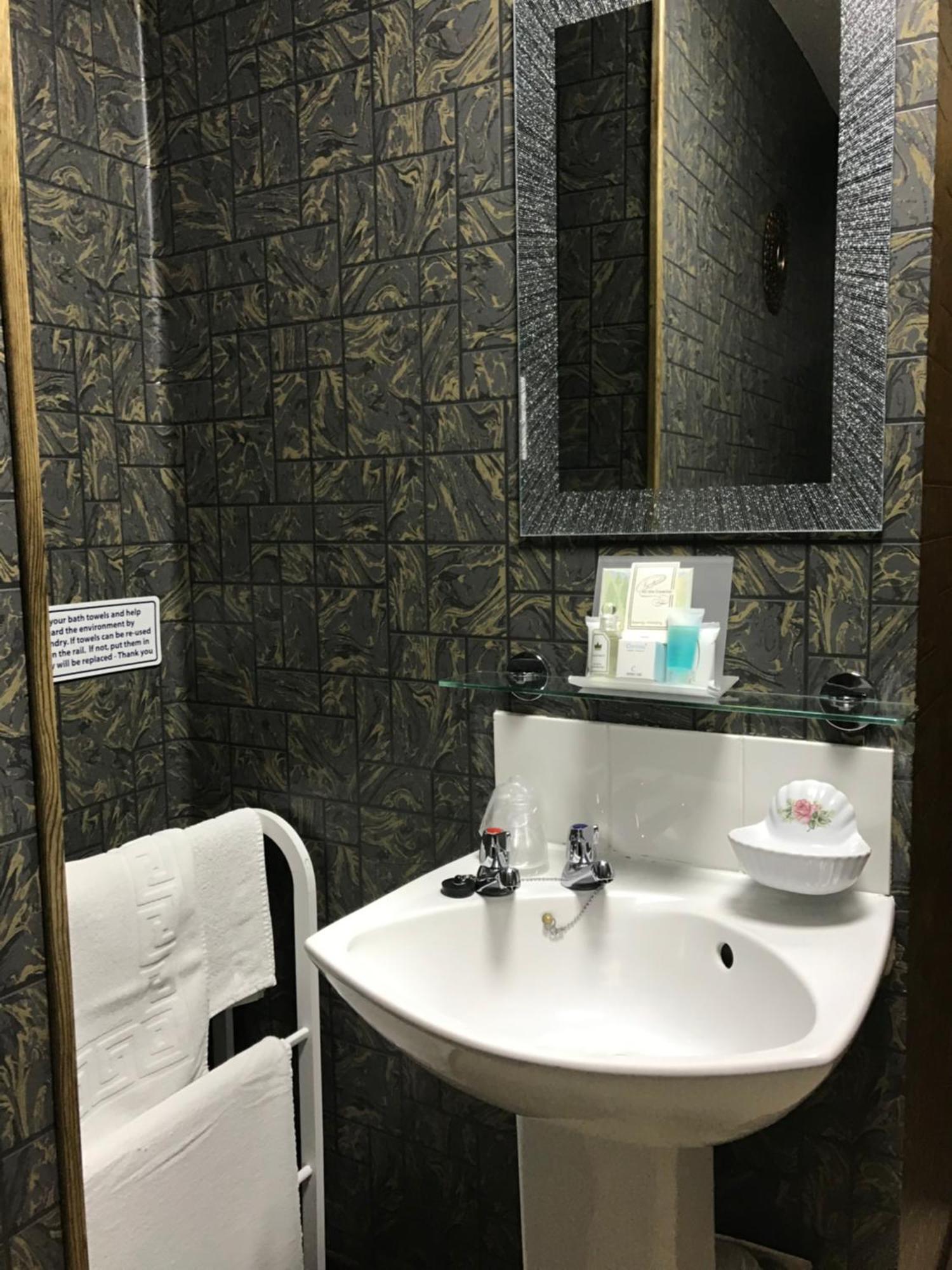 Double Room with Four Poster Bed,762241237:JPEG