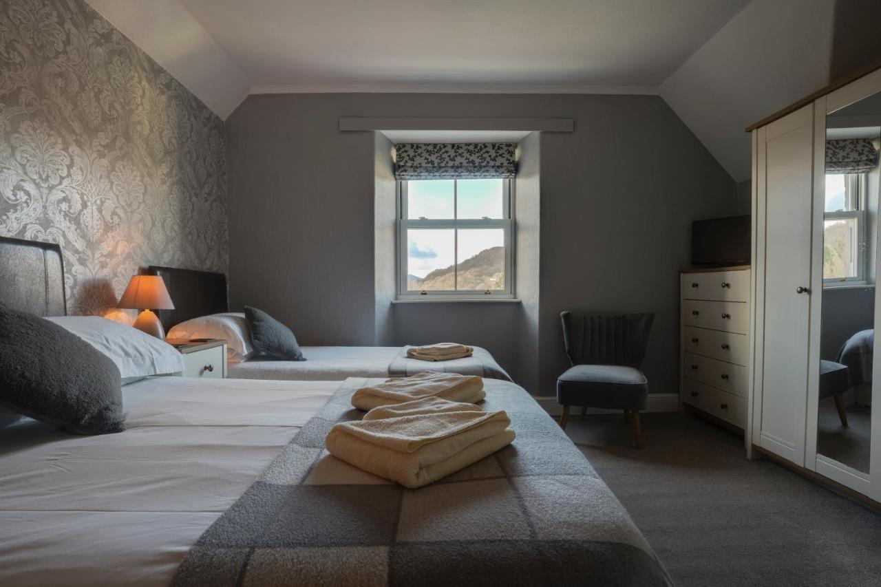 Family Room (2 Adults + 1 Child),762704863:JPEG