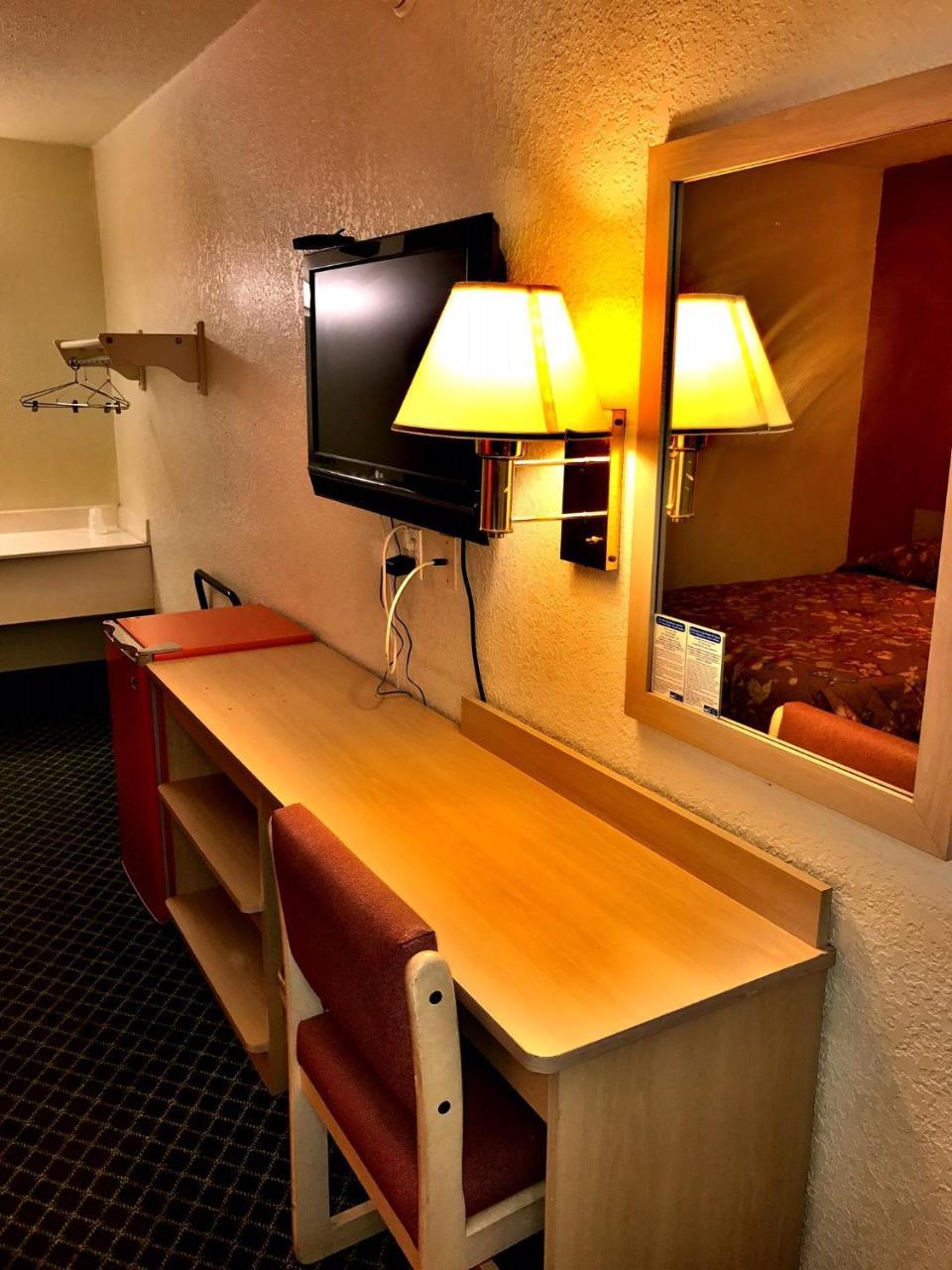 Standard Room with one double and one single bed,1215568390:JPEG