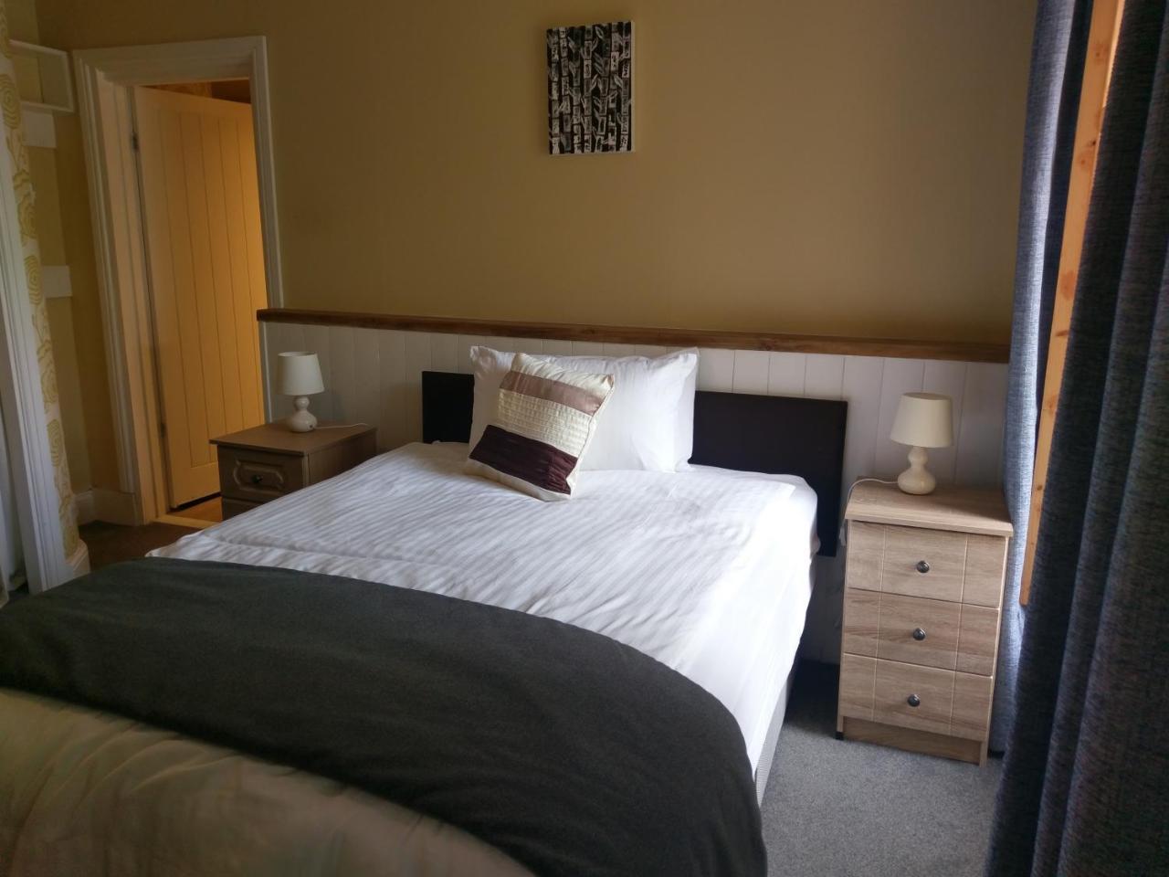 Double Room Ensuite Bathroom,134997396:JPEG