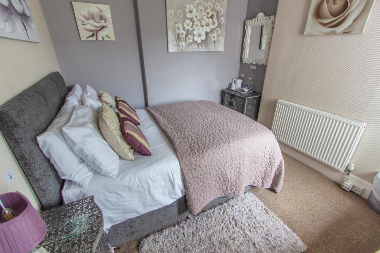 Small Double Room,775756684:JPEG