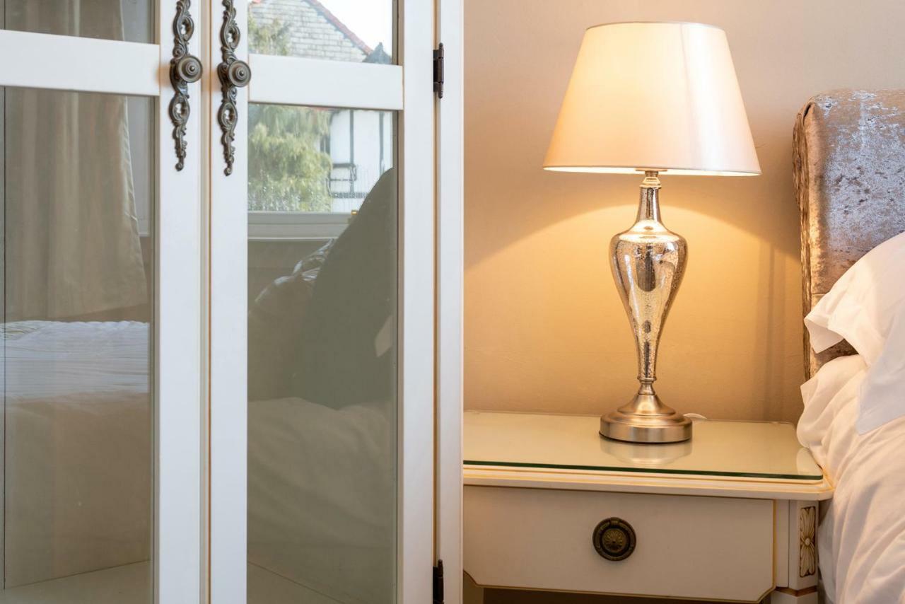 Small Double Room,778533201:JPEG