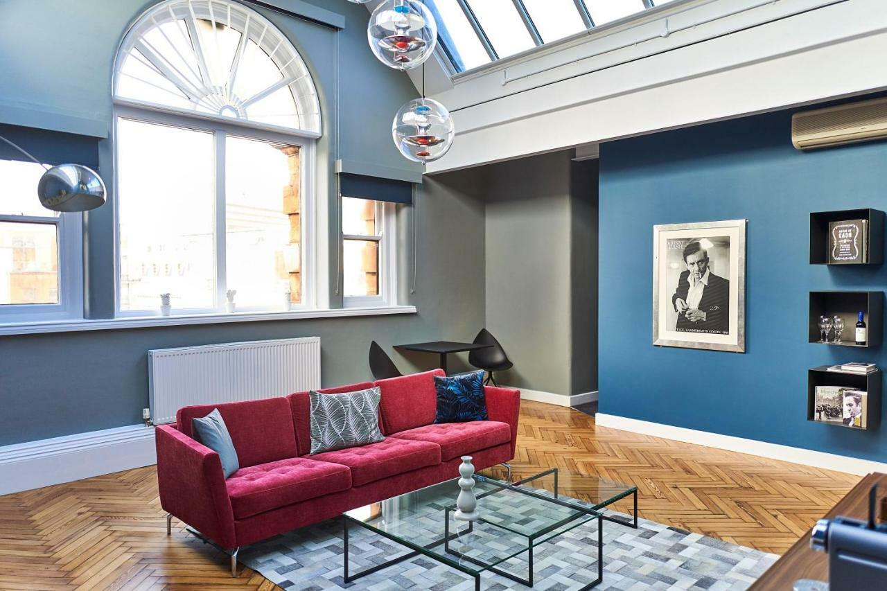 Suite,780929070:JPEG