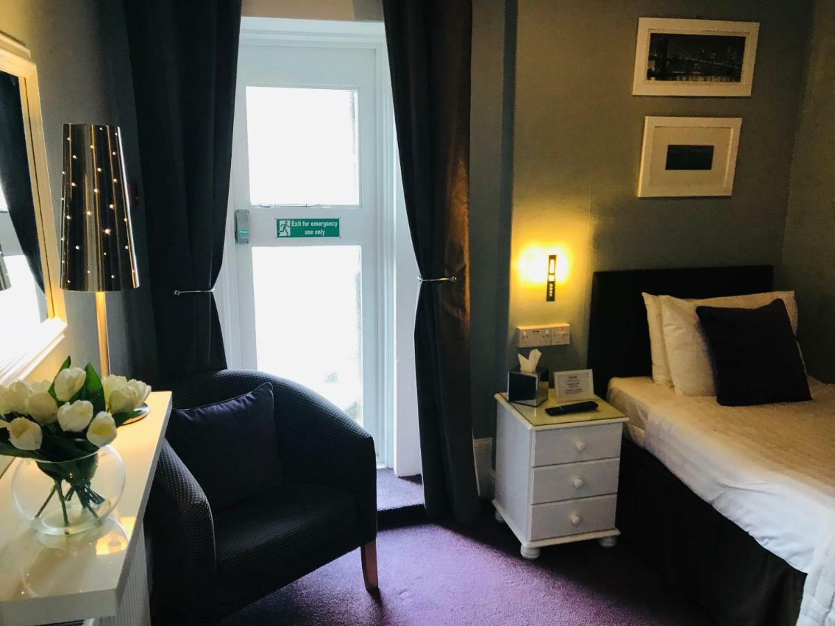 Single Room with Private Bathroom,789336165:JPEG