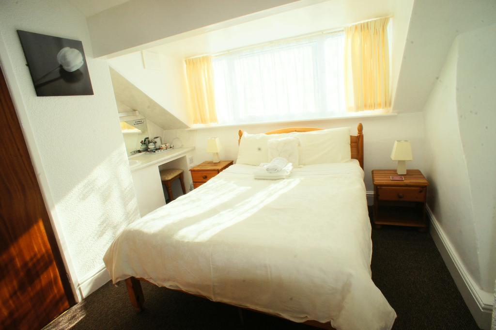 Double Room with Private Bathroom,79655523:JPEG