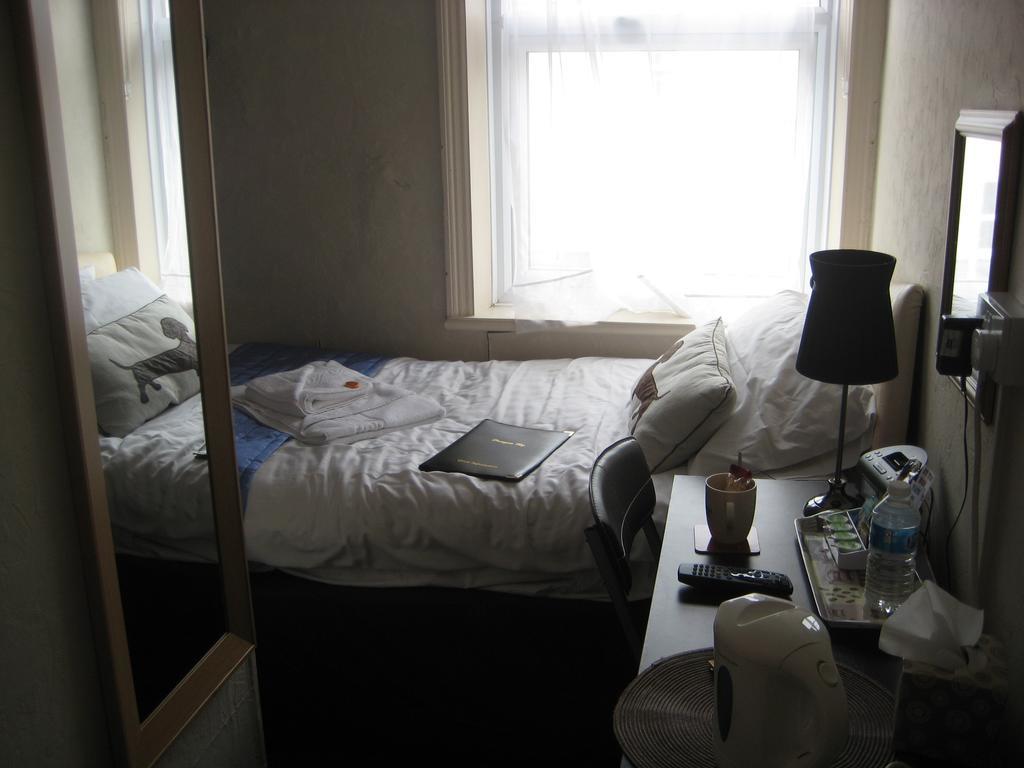 Single Room,79722297:JPEG