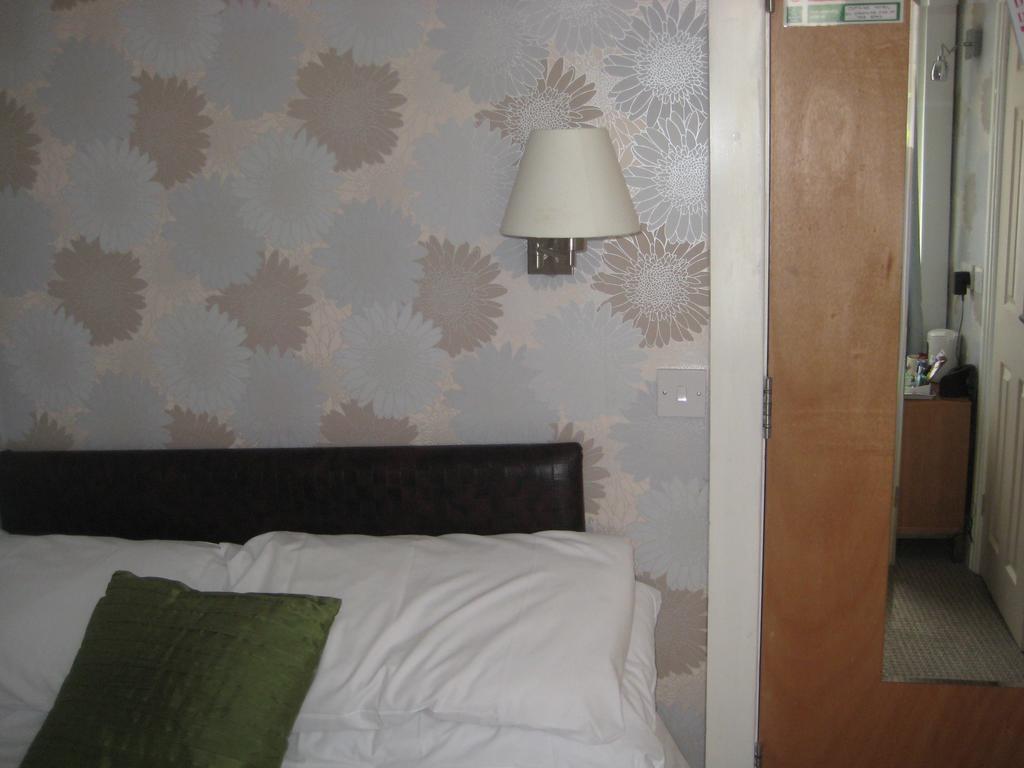 Small Double Room,79722303:JPEG