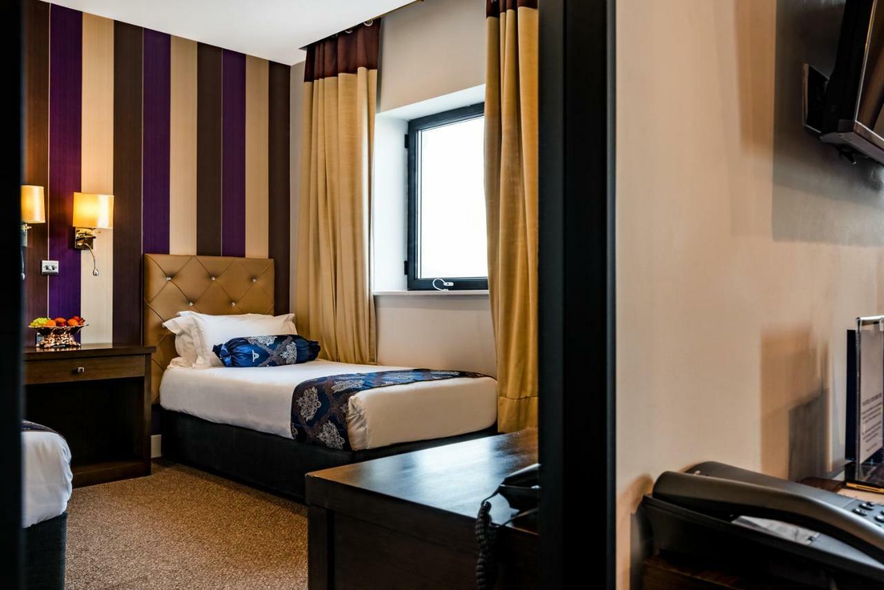 Twin Room,800444076:JPEG