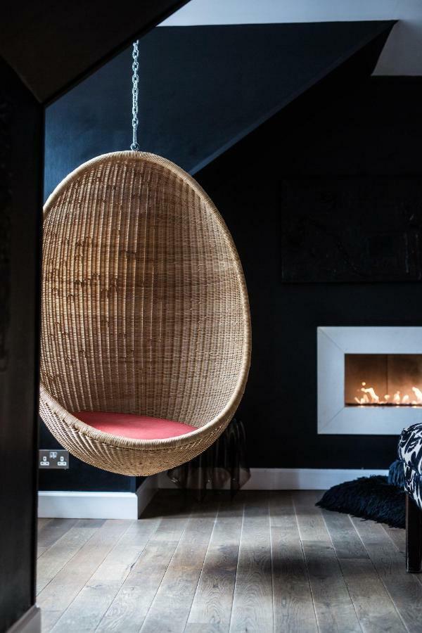 Black Suite,1758537682:JPEG