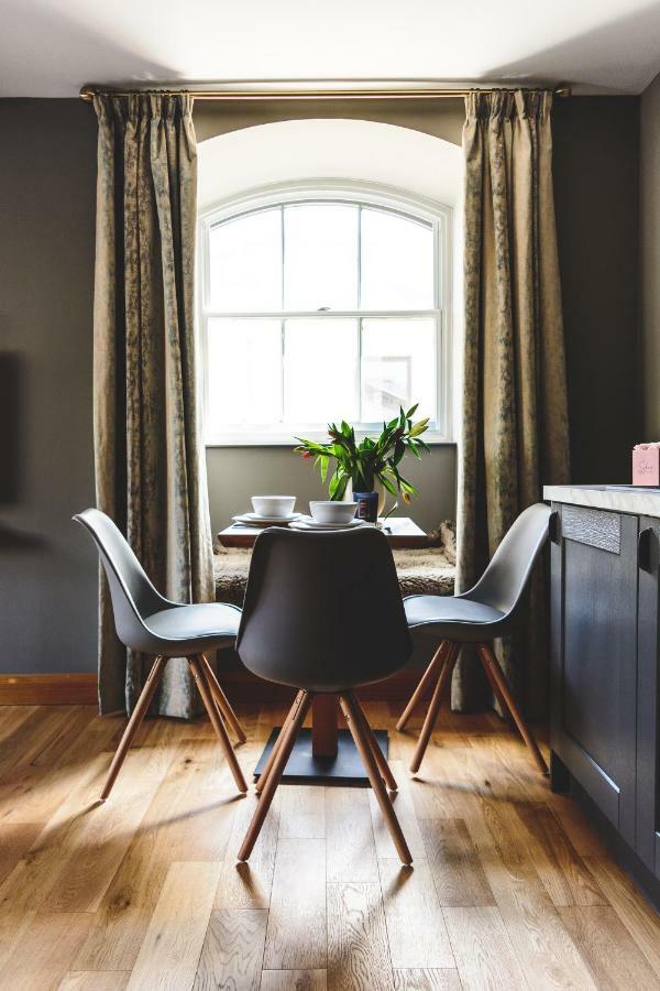 Two-Bedroom Apartment,811976418:JPEG