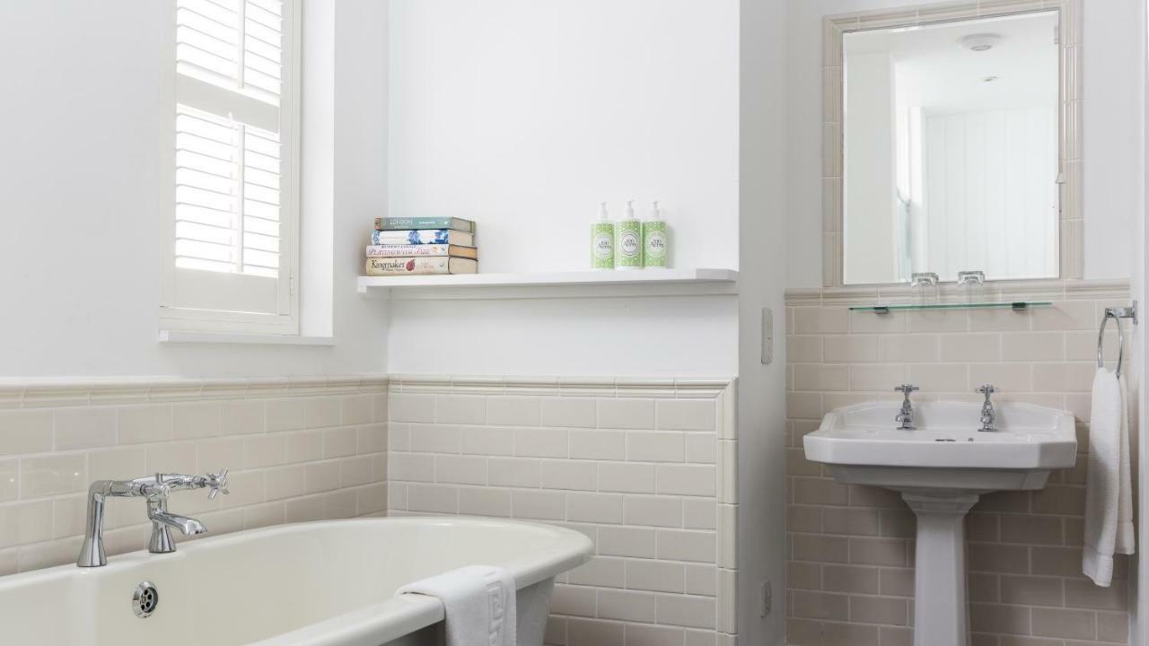 Double Room with  Bath  and Shower,1022597176:JPEG