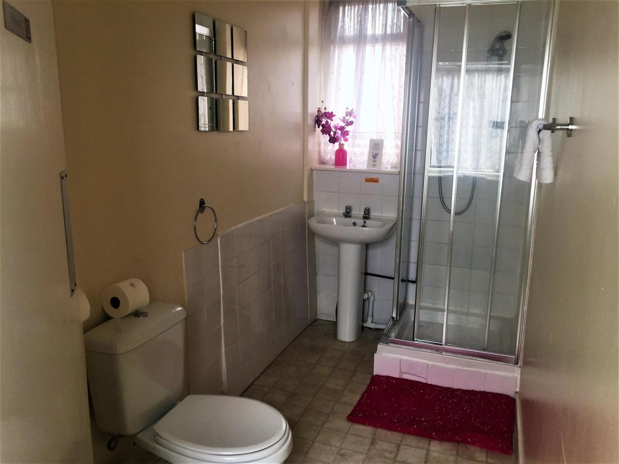Small Twin Room Private Bathroom,24824463:JPEG