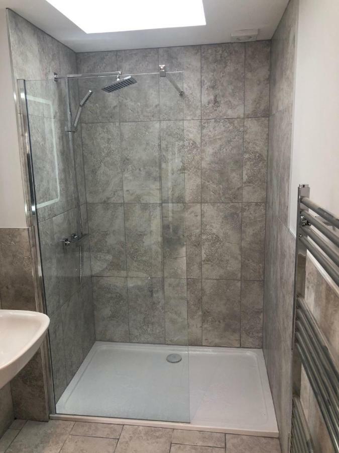 Apartment Shower,820087778:JPEG