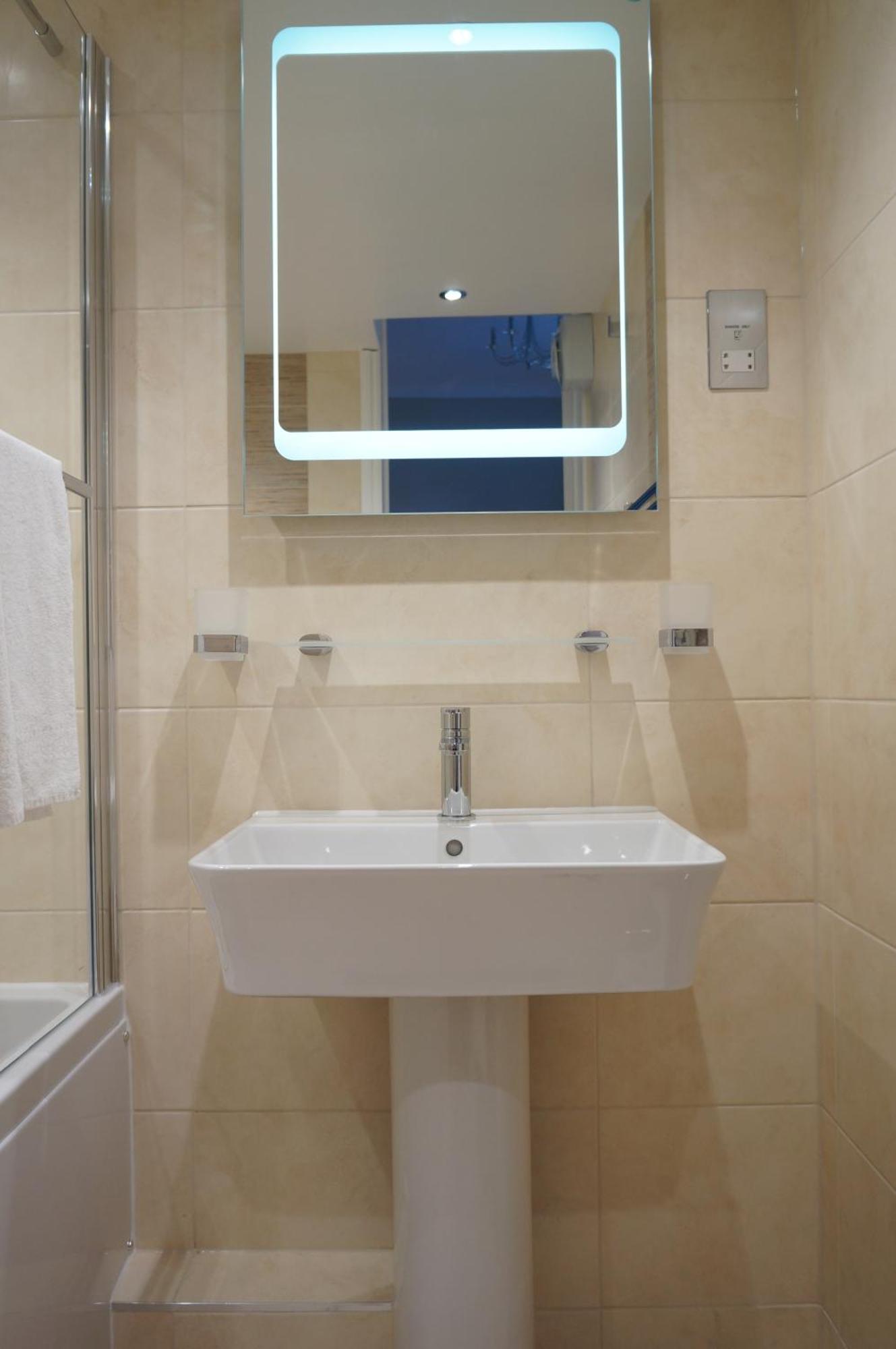 Family Room  (3 Adults) with Private Bathroom,821943878:JPEG