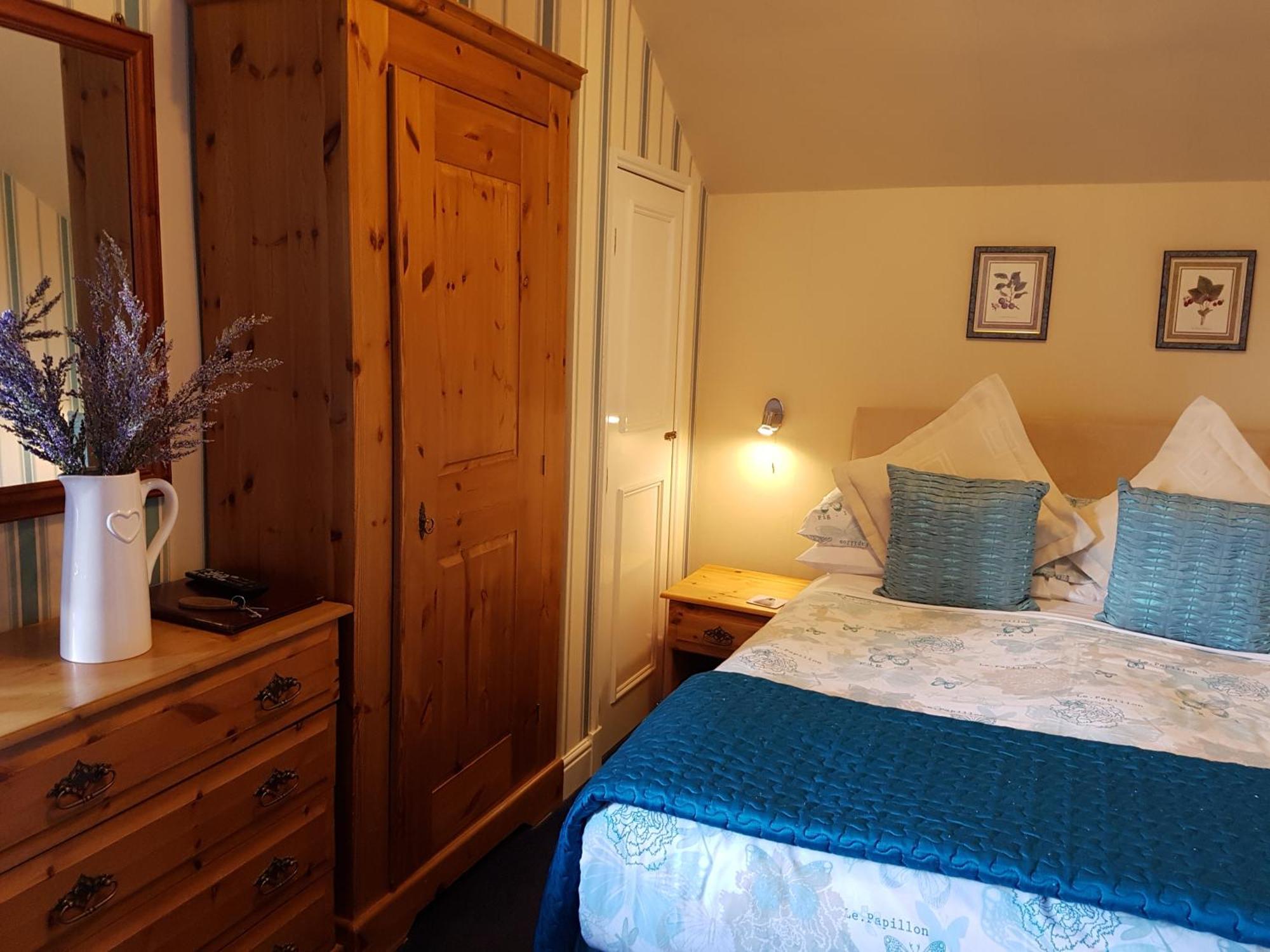 Double Room with Bath,931760476:JPEG