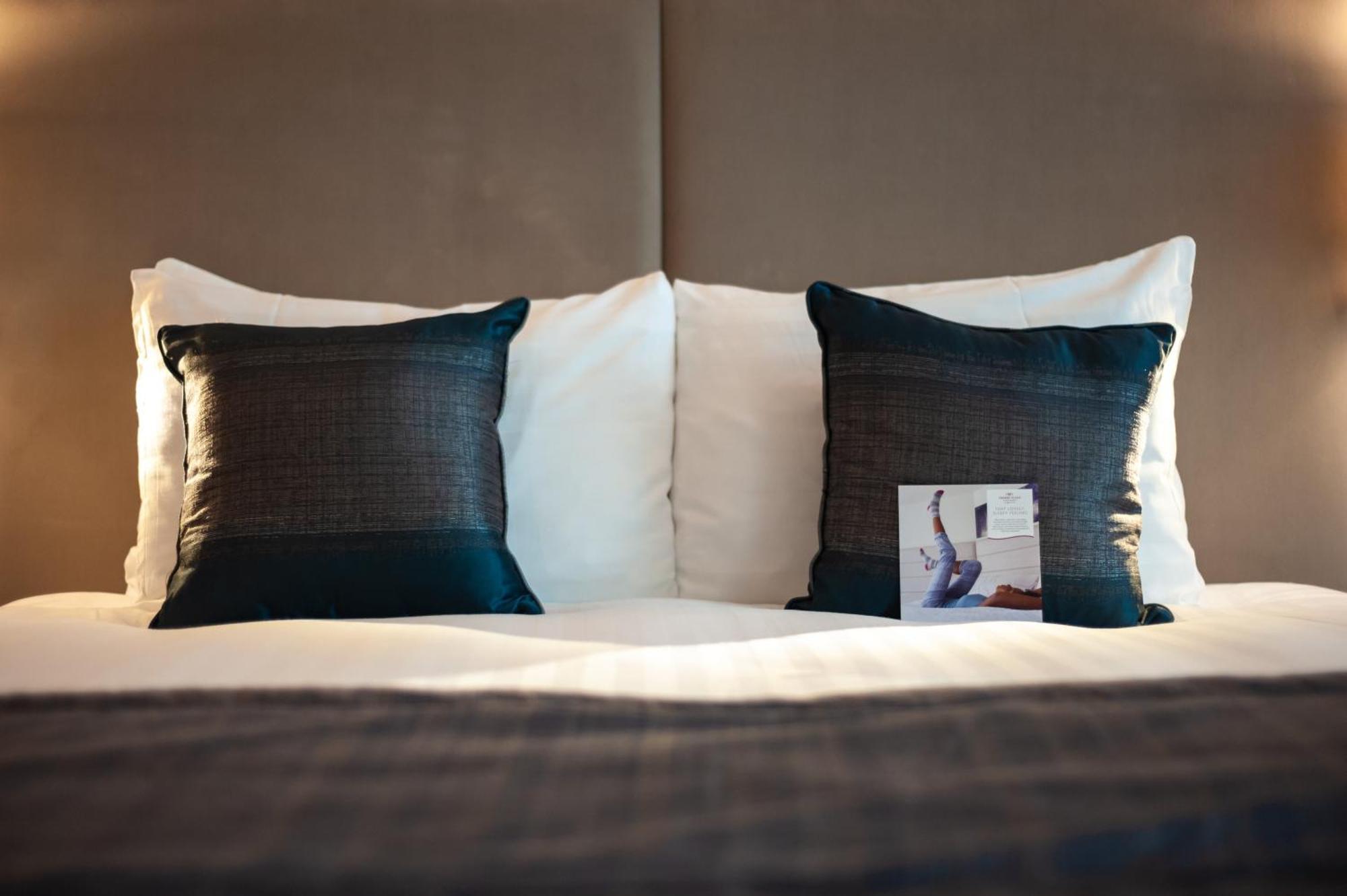 Standard King Room with Walk-In Shower,1008023545:JPEG