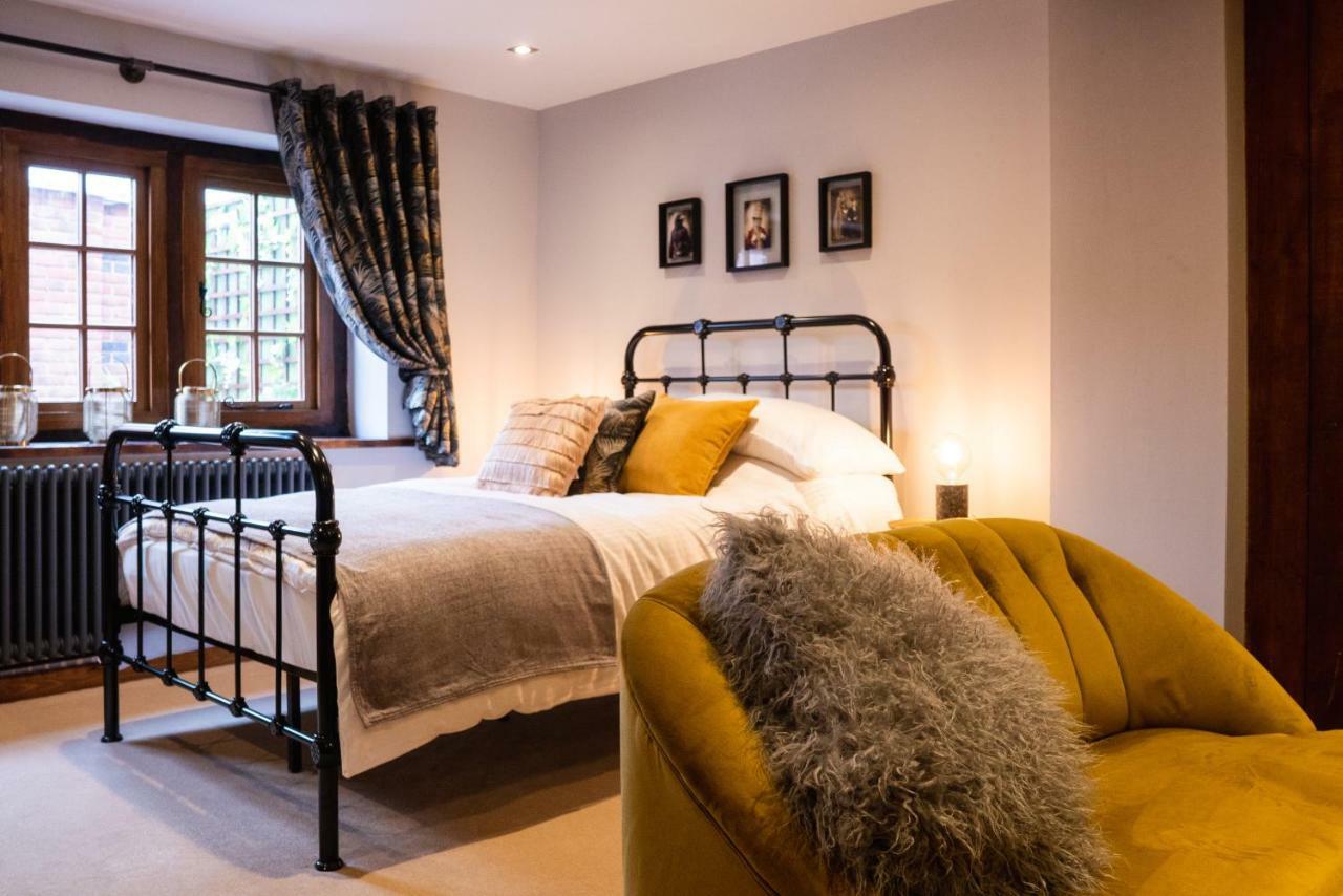 Standard Studio,848122949:JPEG