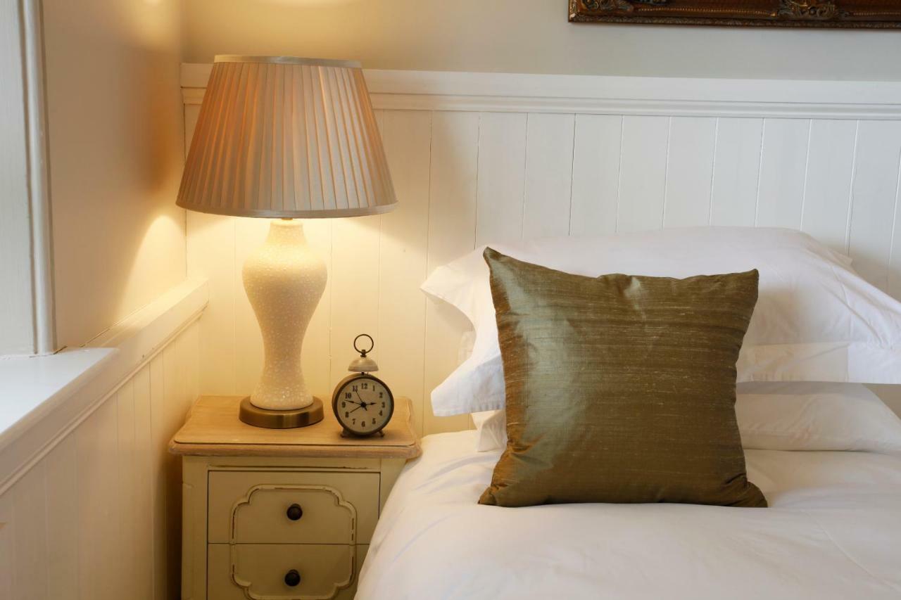 Double Room with Private External Bathroom,852748694:JPEG