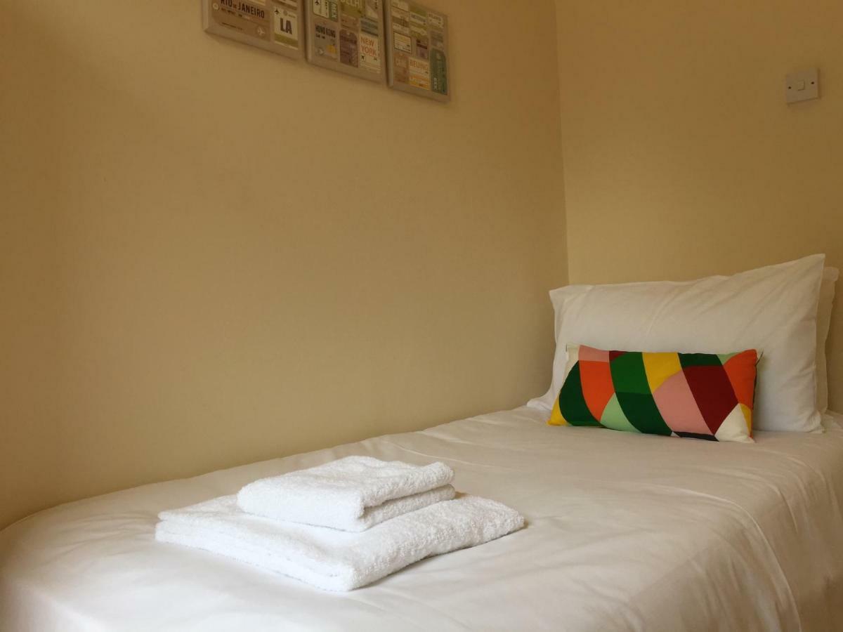 Twin Room with Shared Bathroom,863633942:JPEG