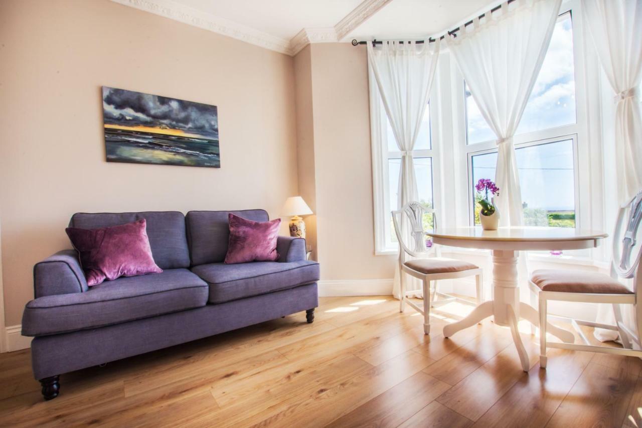 One-Bedroom Apartment,1035902548:JPEG