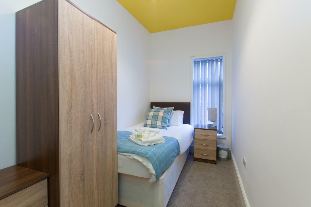 Single Room with Shared Bathroom,857276009:JPEG