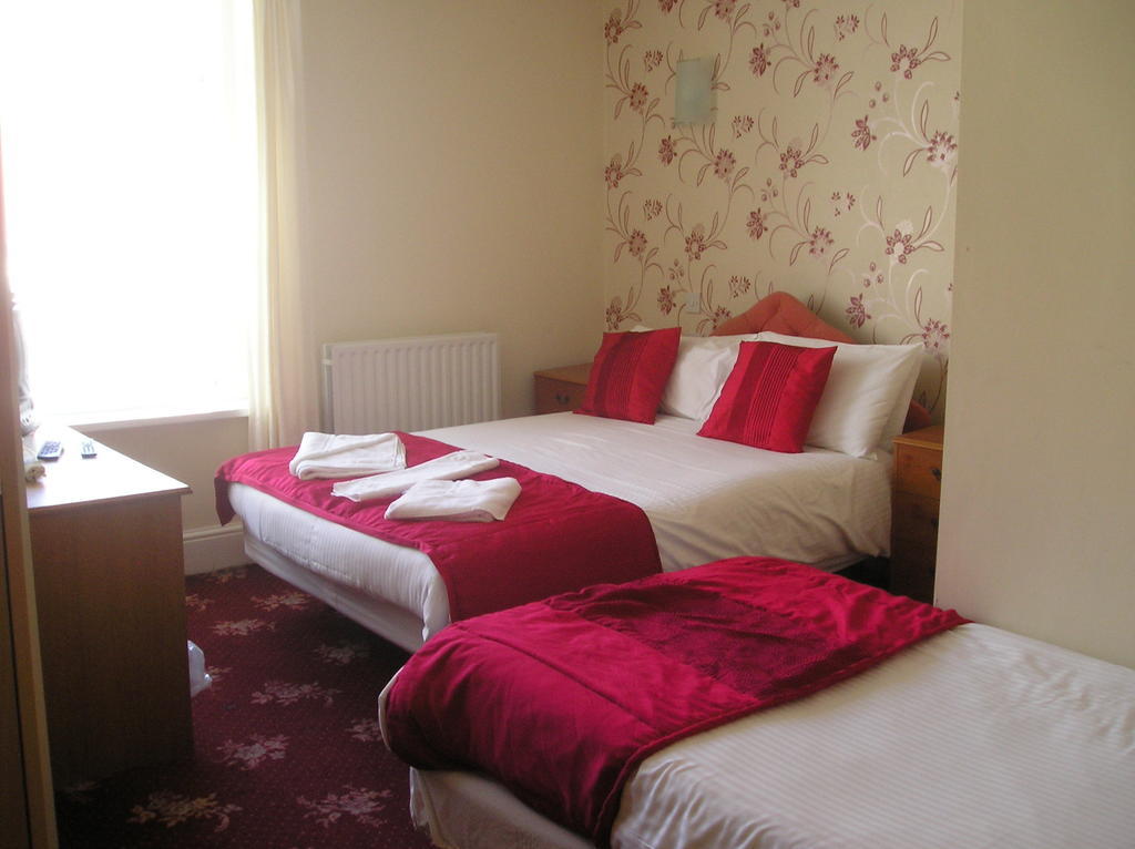 Family Room (2 Adults + 1 Child),88446356:JPEG