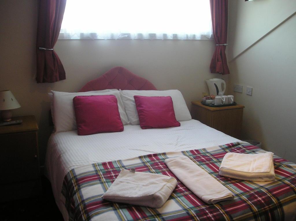 Family Room (2 Adults + 2 Children),88446701:JPEG