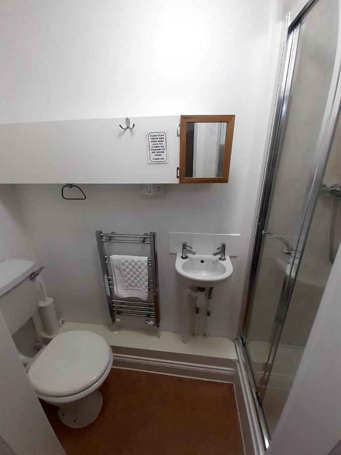 Single Room,1558262086:JPEG