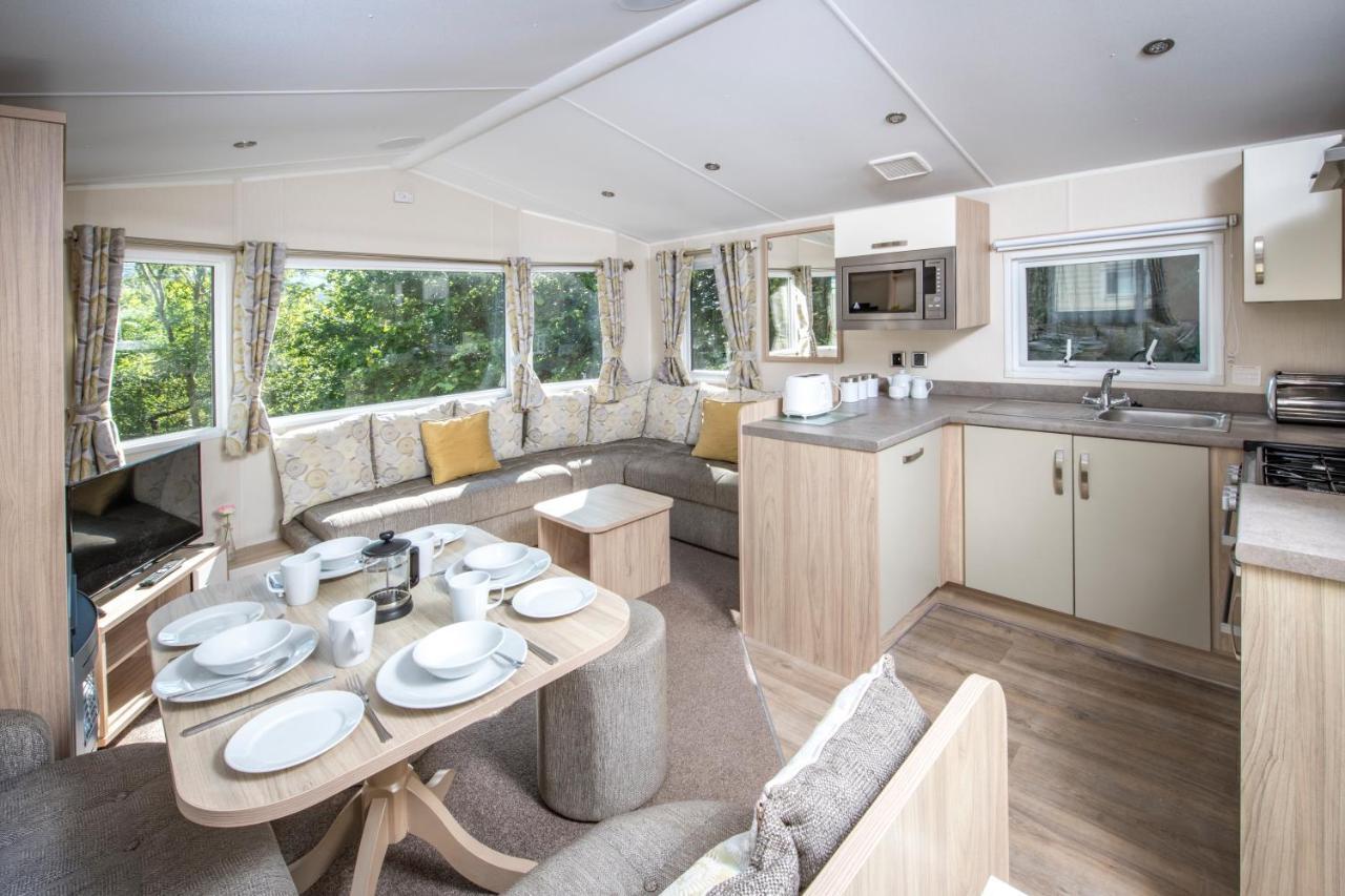 2 Bedroom Gold Caravan,942943921:JPEG
