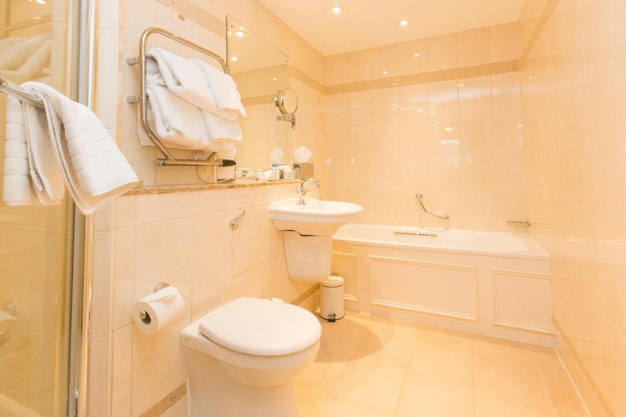 Standard Family Room 3
