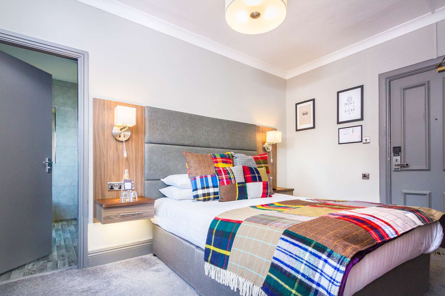 Small Double Room with Double Bed - Non-Smoking