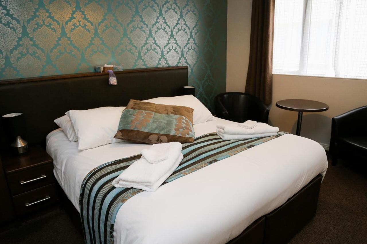 Small Double Room,957469420:JPEG