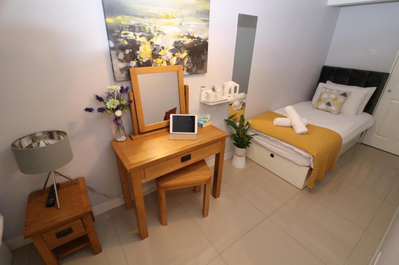Twin Room with Bathroom